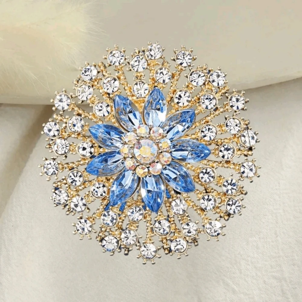 Rhinestone Crystal Gold Tone Large Shiny Sparkly Starburst Brooch Pin - Picture 2 of 6